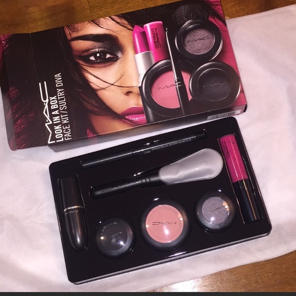 MAC cosmetics sultry diva makeup gift set - Picture 1 of 4